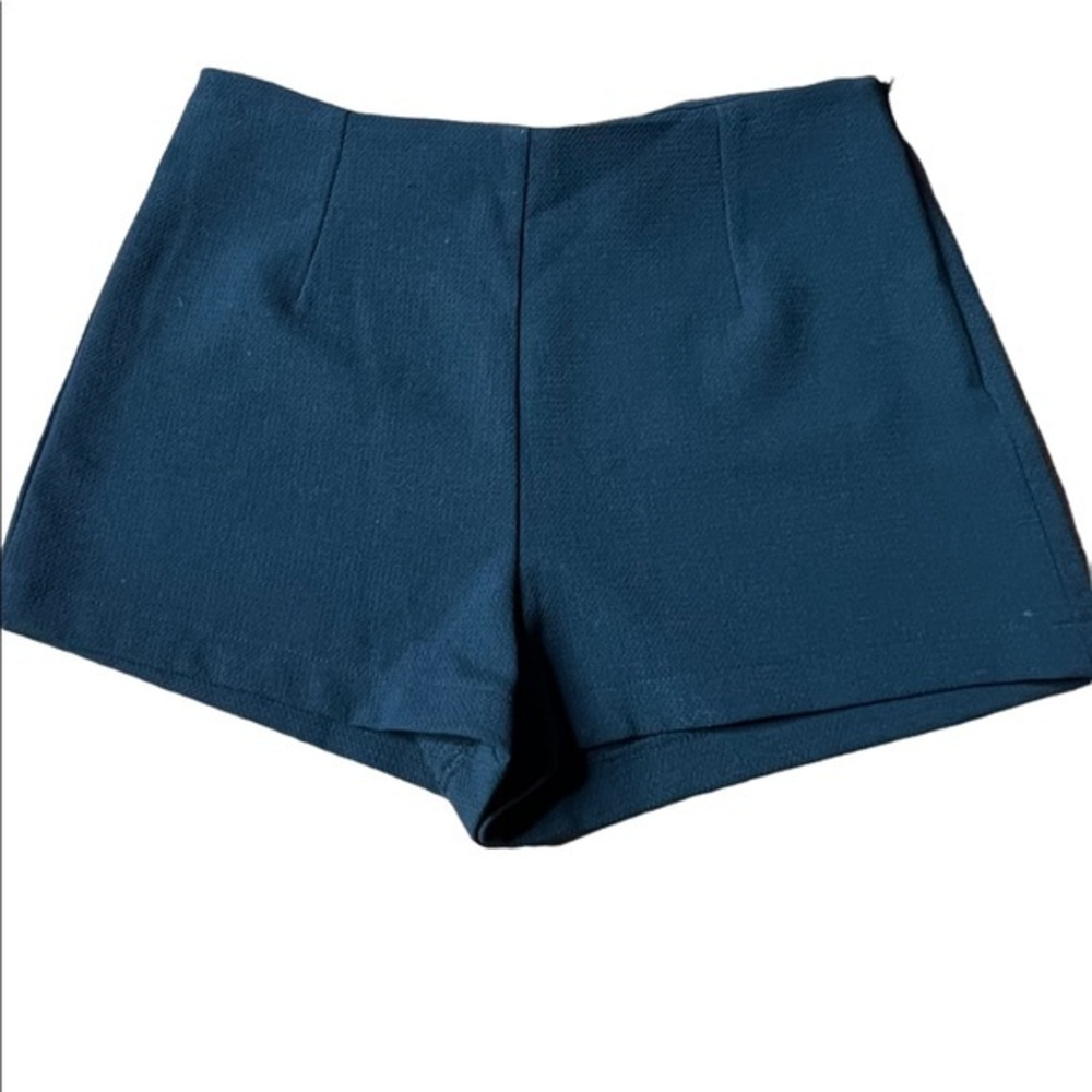 Kendall & Kylie Black High Waisted Shorts Size Medium - Picture 1 of 4